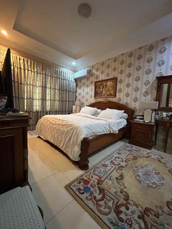 dijual rumah villa permata gading