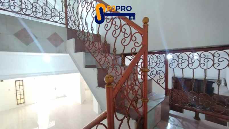 dijual sewa 1 unit rumah 2 lantai di villa indraprasta