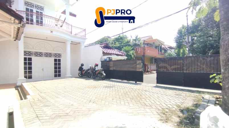 dijual sewa 1 unit rumah 2 lantai di villa indraprasta
