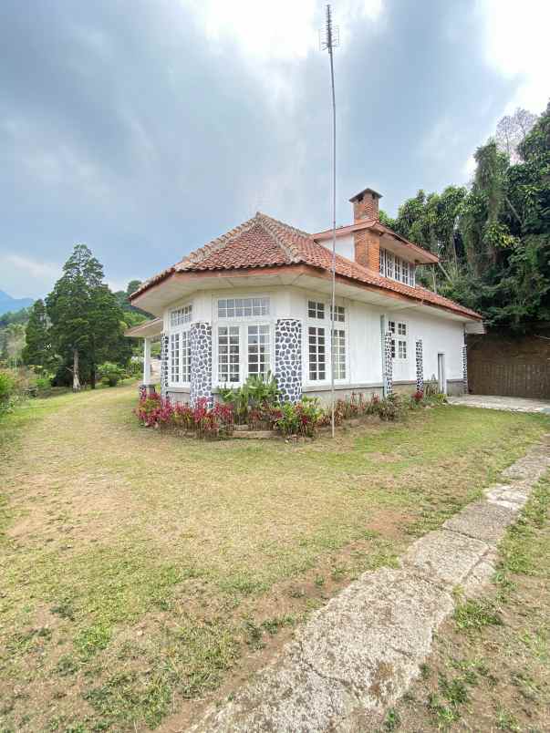 dijual villa dan tanah pinggir jalan di puncak pass