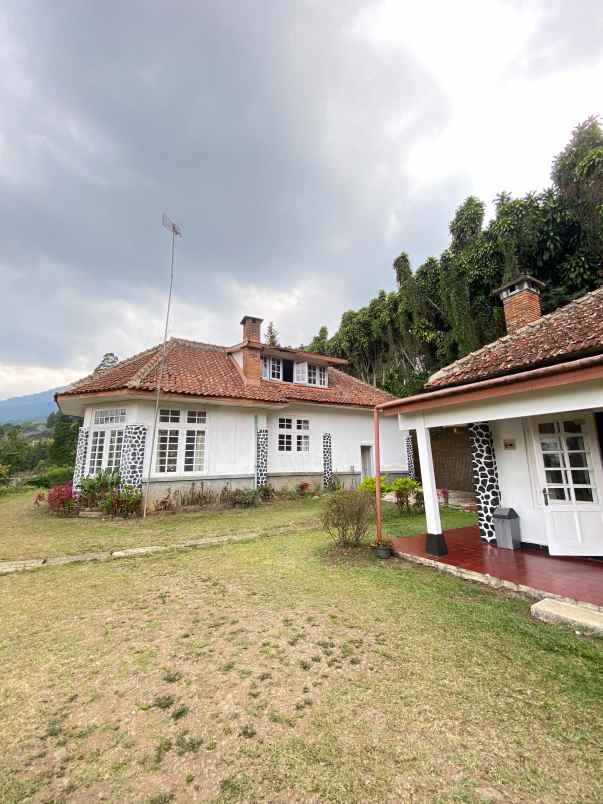 dijual villa dan tanah pinggir jalan di puncak pass