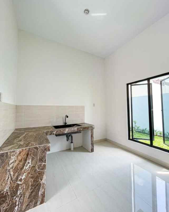 dijual villa jalan kalpataru pondok