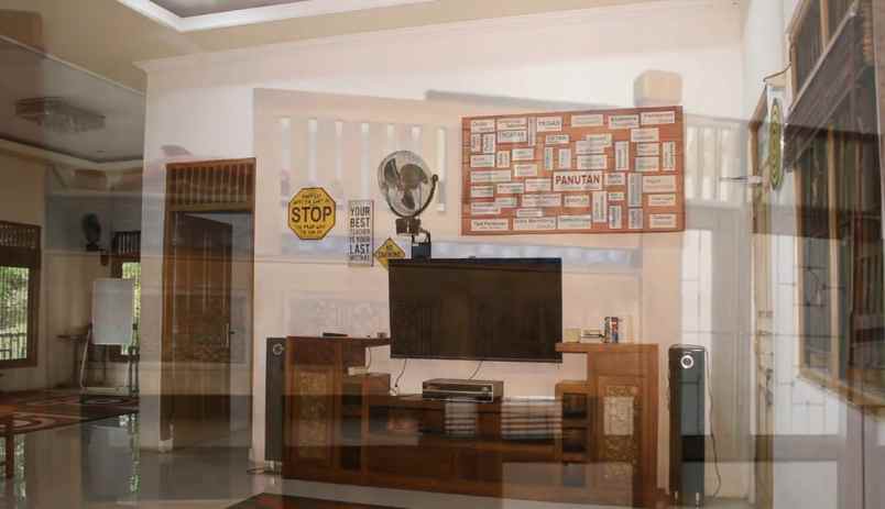 dijual villa jalan kinasih