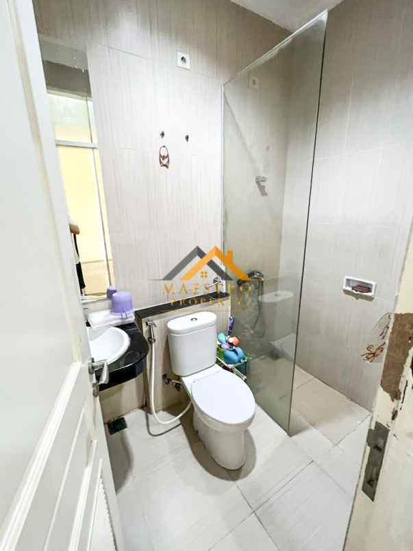 dijual villa komplek citraland gama