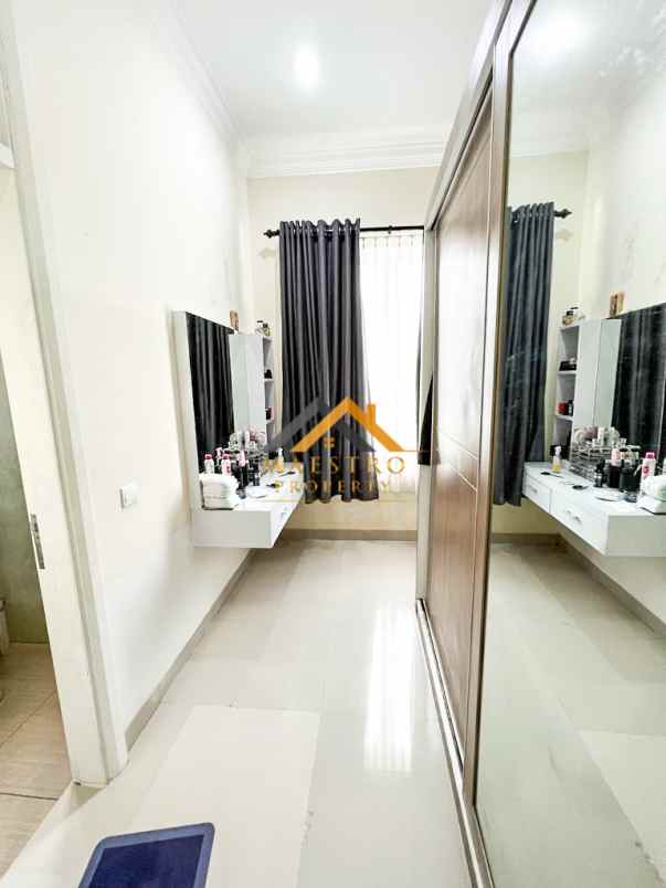 dijual villa komplek citraland gama