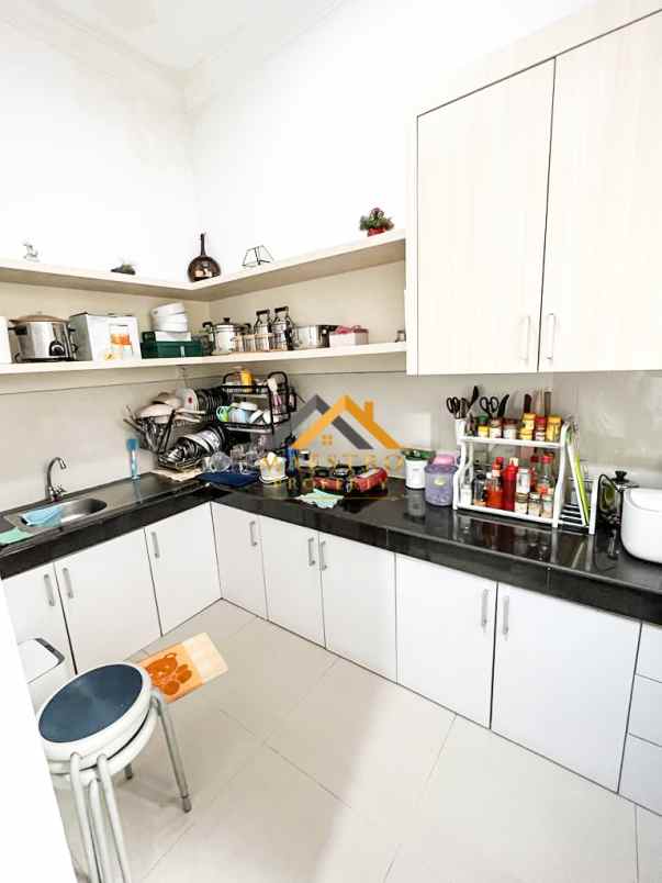 dijual villa komplek citraland gama