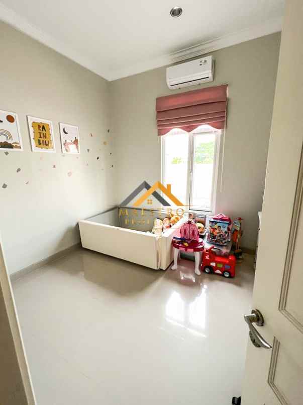 dijual villa komplek citraland gama