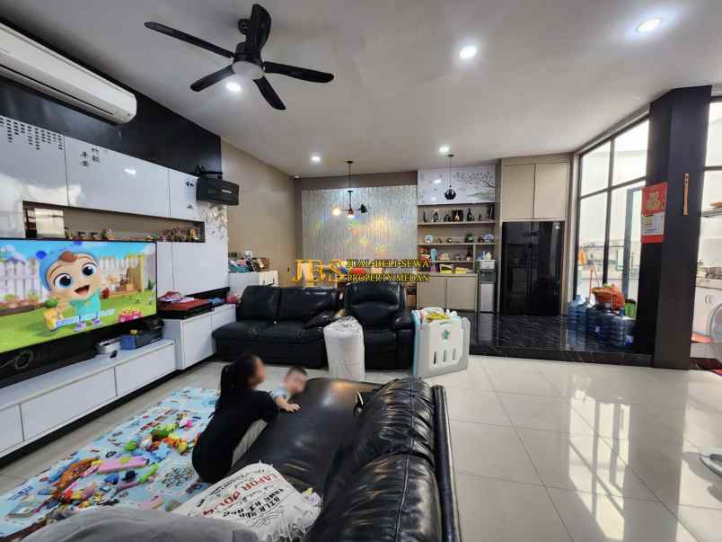 dijual villa komplek givency one type