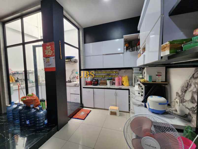 dijual villa komplek givency one type