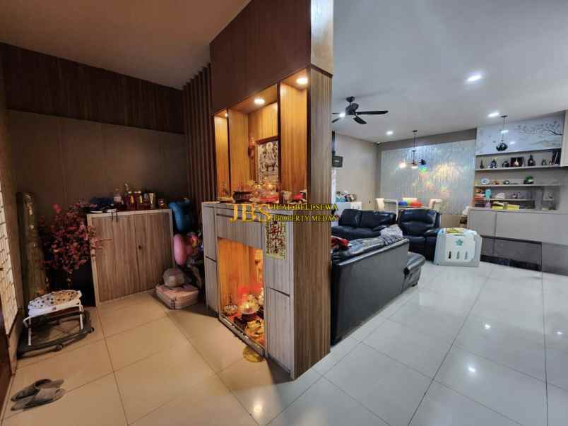 dijual villa komplek givency one type