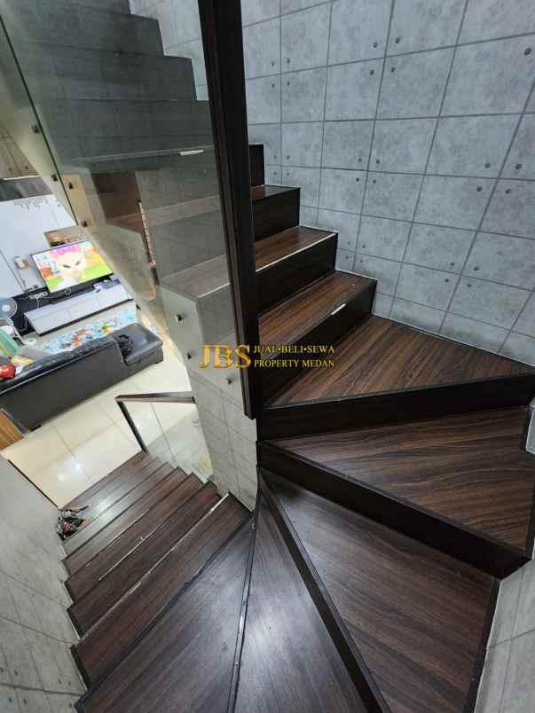 dijual villa komplek givency one type