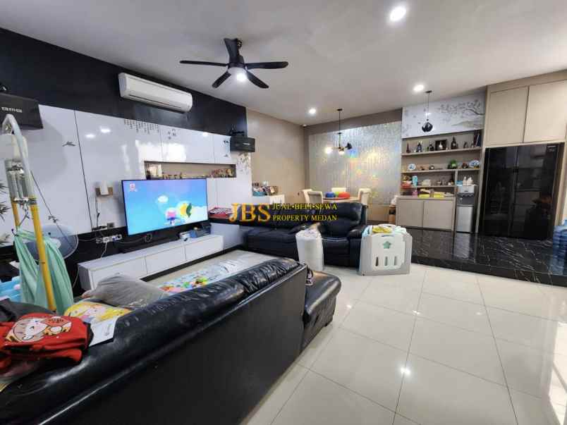 dijual villa komplek givency one type