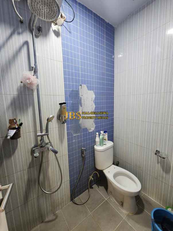 dijual villa komplek givency one type