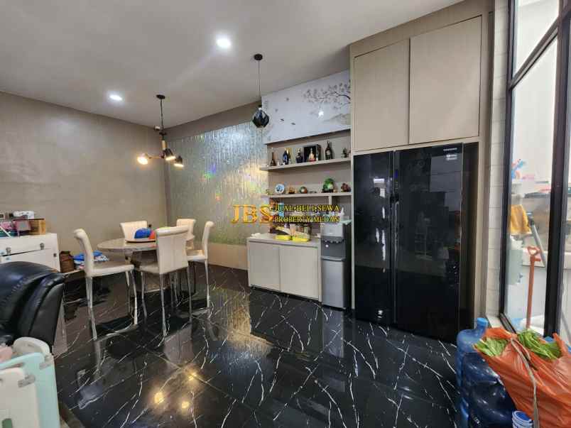 dijual villa komplek givency one type