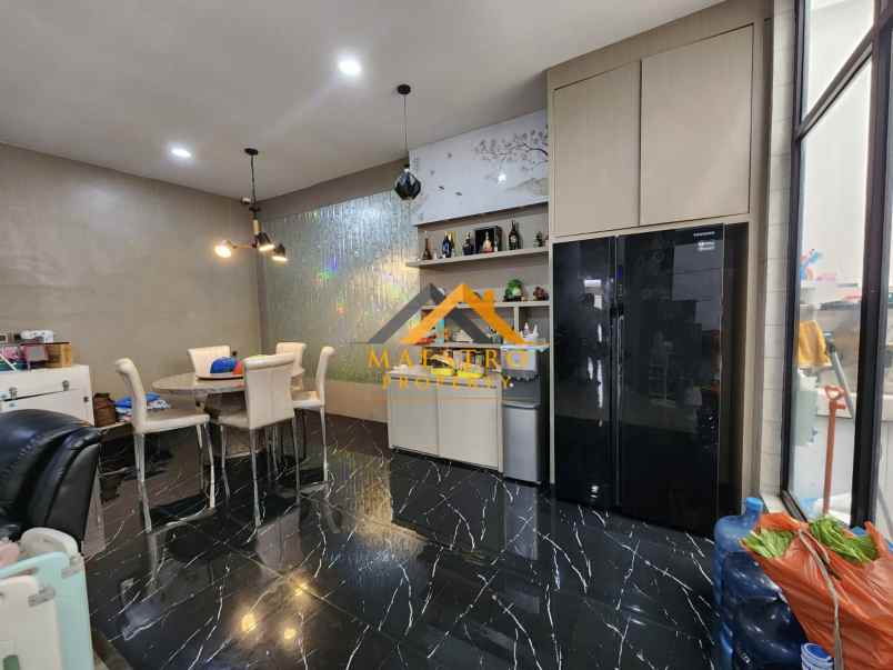 dijual villa komplek givency one type