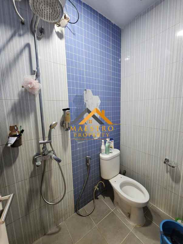 dijual villa komplek givency one type