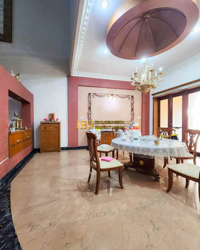 dijual villa komplek grand polonia row