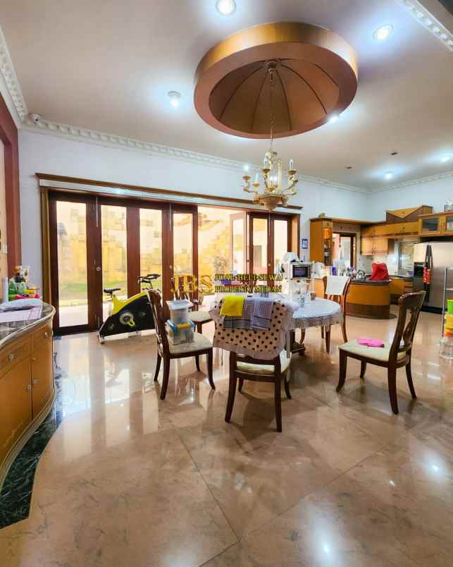 dijual villa komplek grand polonia row