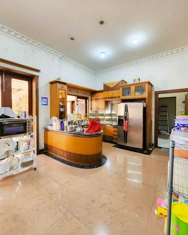 dijual villa komplek grand polonia row