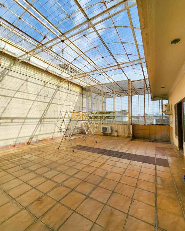 dijual villa komplek grand polonia row