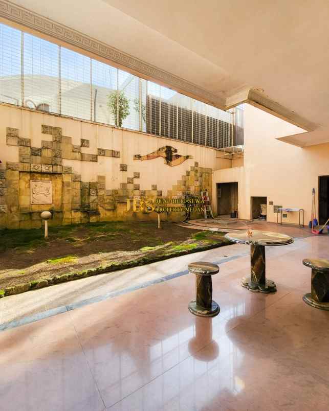 dijual villa komplek grand polonia row