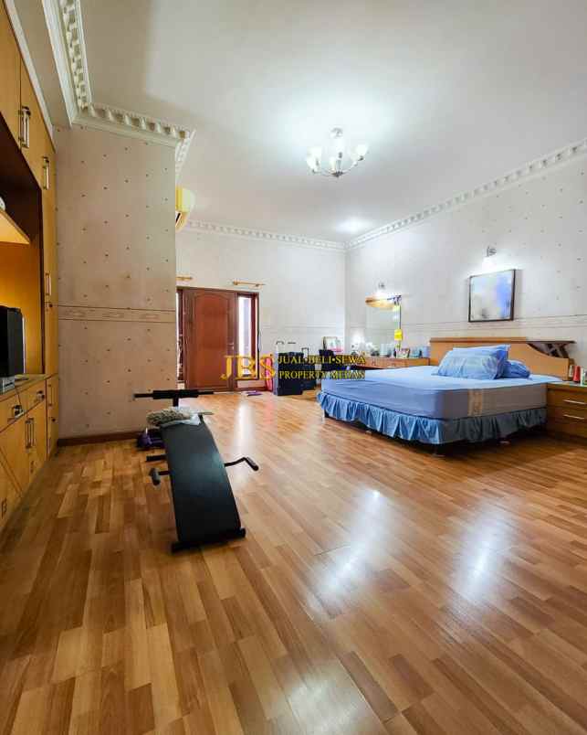 dijual villa komplek grand polonia row