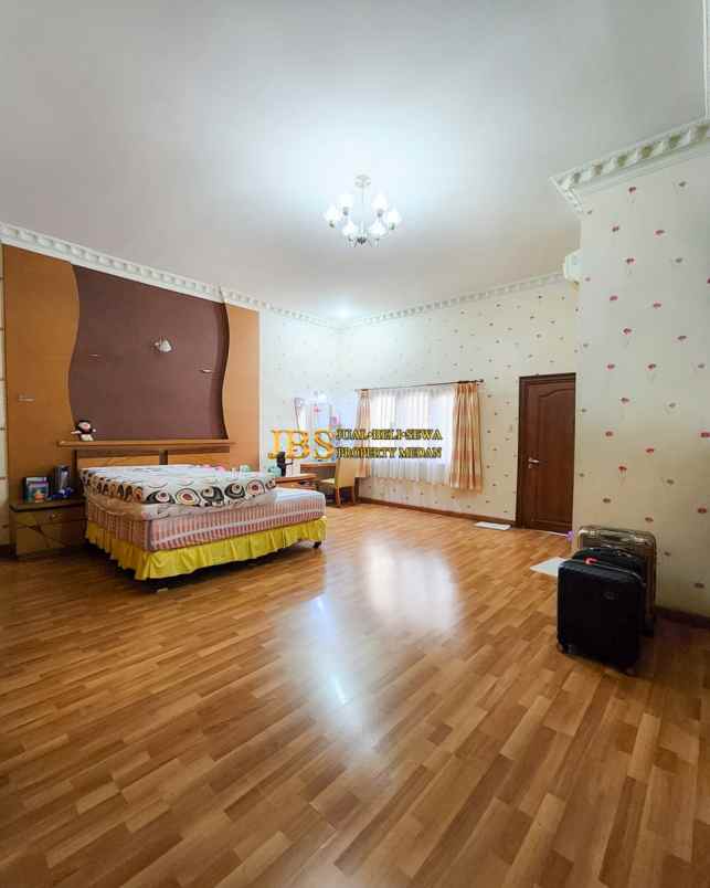 dijual villa komplek grand polonia row