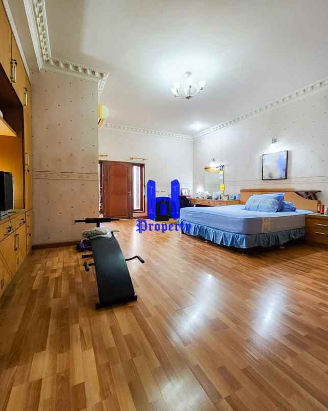 dijual villa komplek grand polonia row