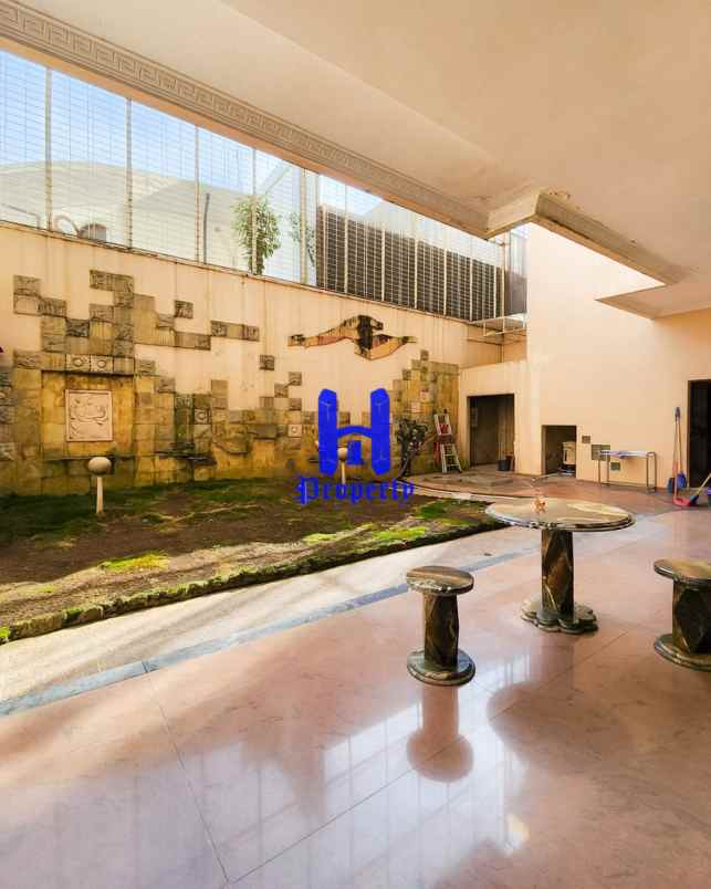 dijual villa komplek grand polonia row