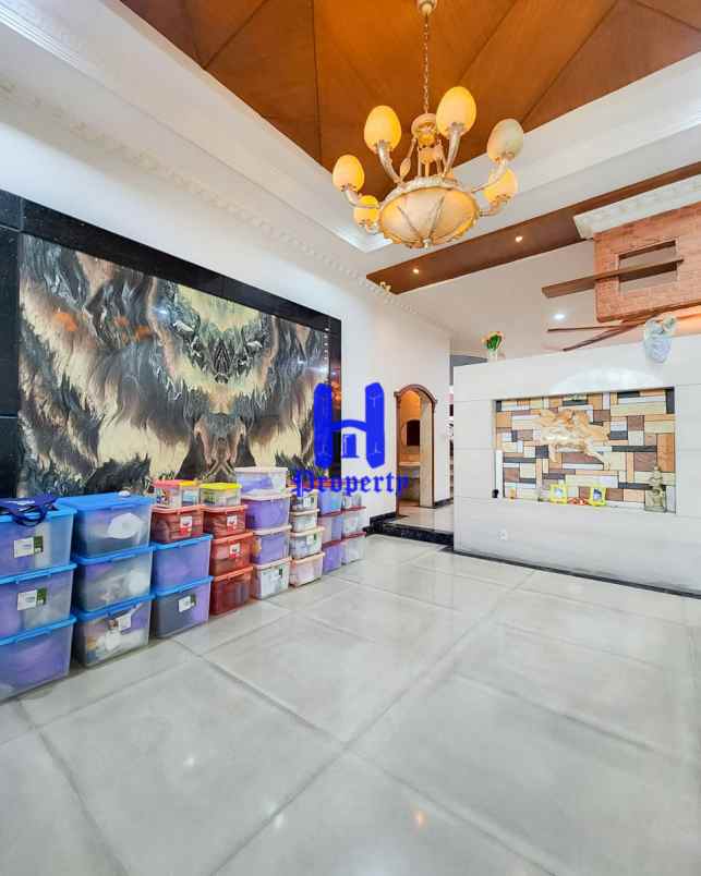 dijual villa komplek grand polonia row