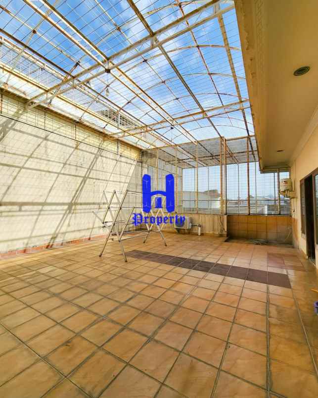 dijual villa komplek grand polonia row