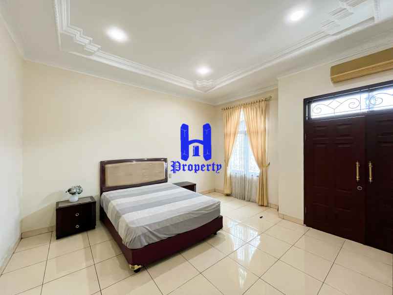 dijual villa komplek merbau mas jalan