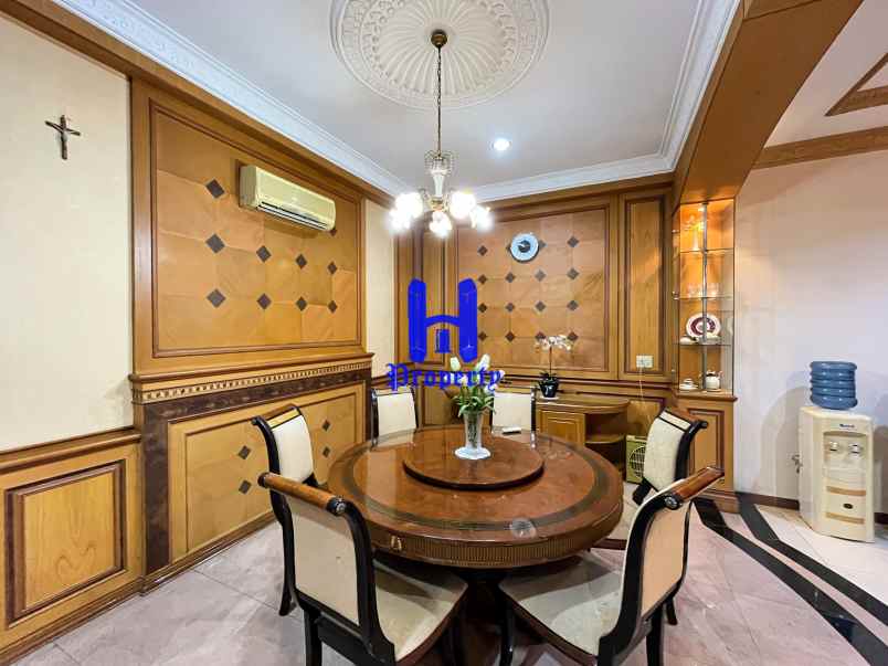 dijual villa komplek merbau mas jalan