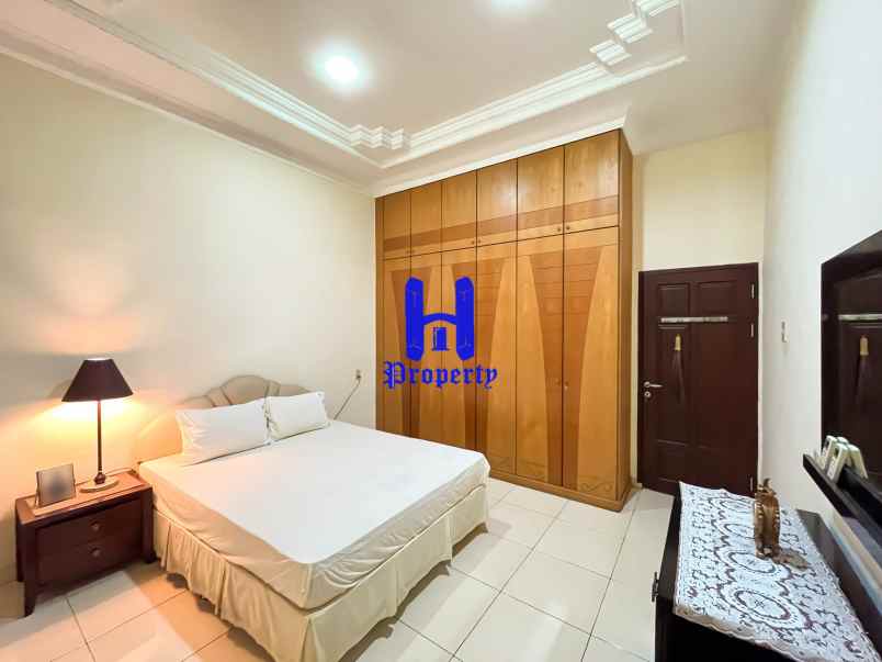 dijual villa komplek merbau mas jalan