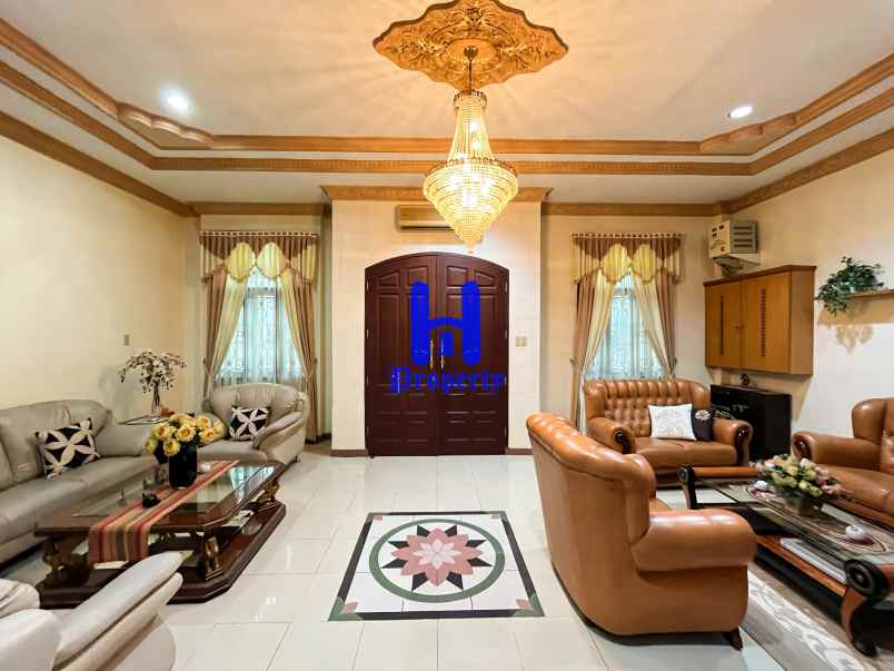 dijual villa komplek merbau mas jalan