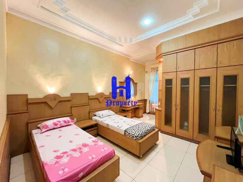 dijual villa komplek merbau mas jalan