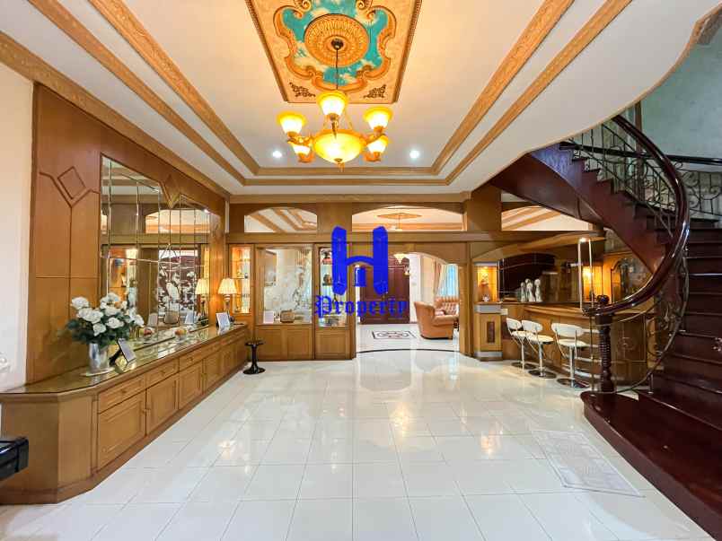 dijual villa komplek merbau mas jalan