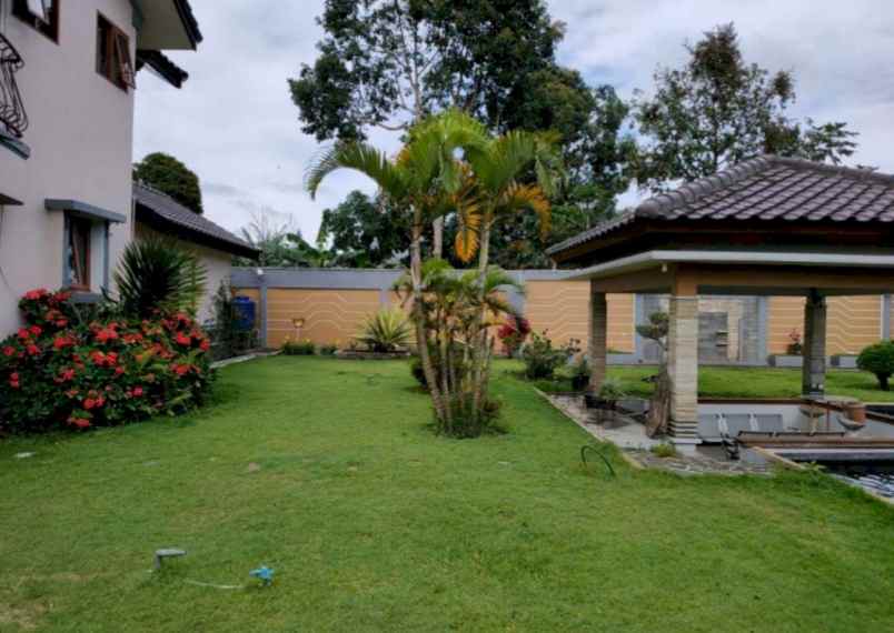 dijual villa lembang