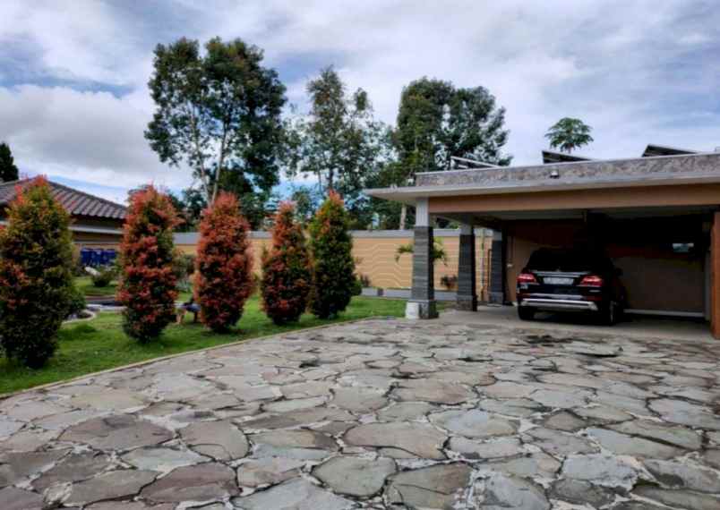 dijual villa lembang