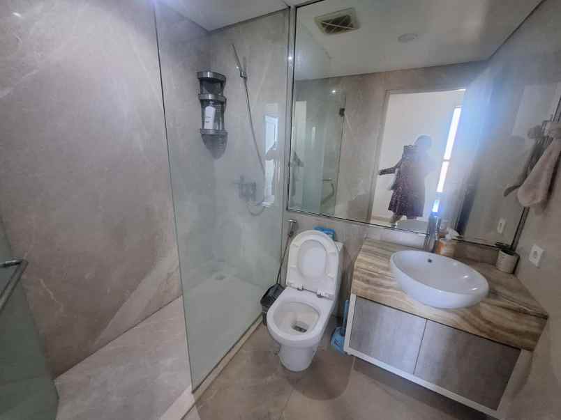 disewakan apartemen the peak residence lt 22