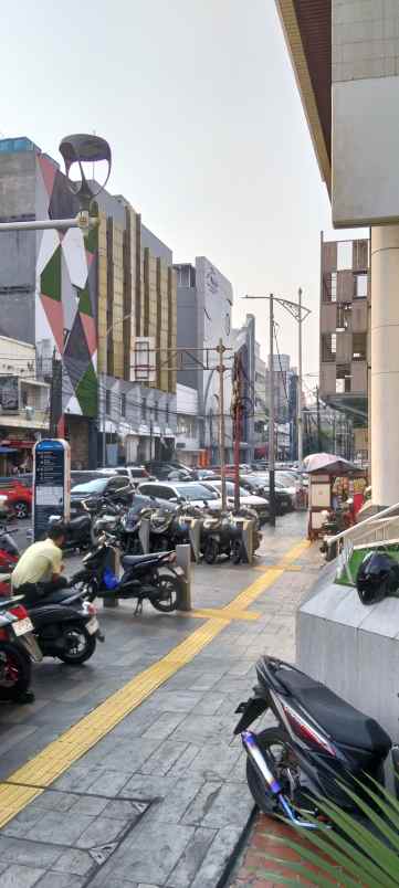 disewakan hotel jalan falatehan i rt 2 rw