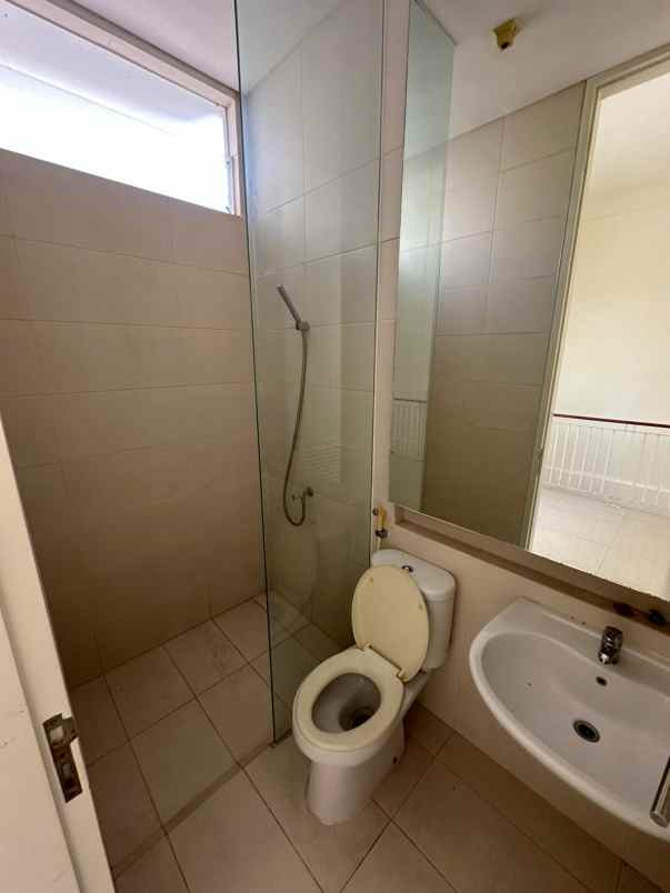 disewakan ruko gudang kantor bizhome pakuwon city