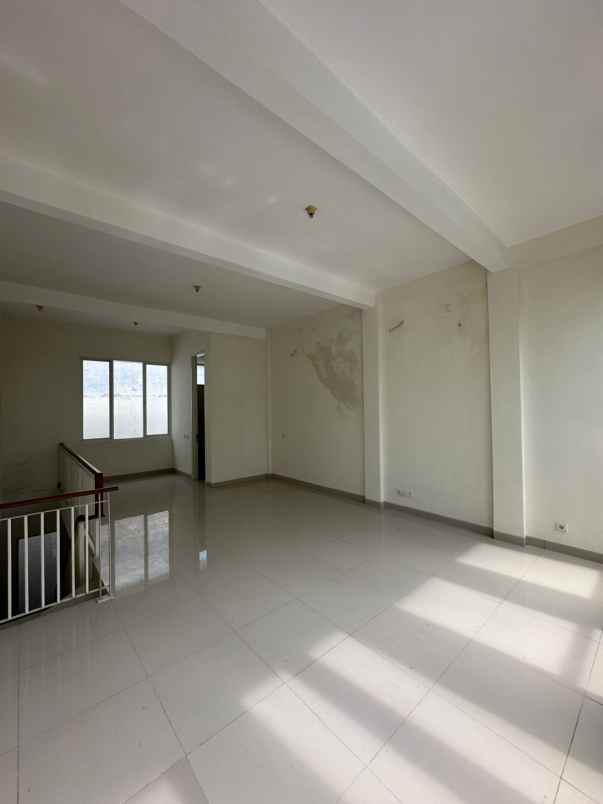 disewakan ruko gudang kantor bizhome pakuwon city