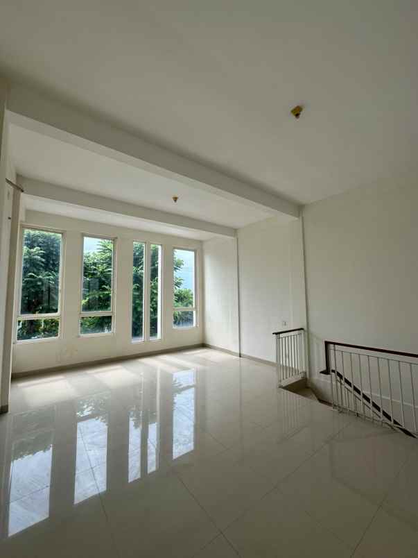 disewakan ruko gudang kantor bizhome pakuwon city