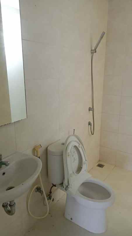 disewakan ruko gudang kantor grand pakuwon tandes