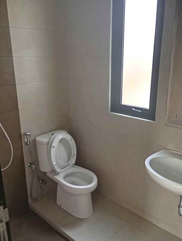 disewakan rumah cluster regia scg