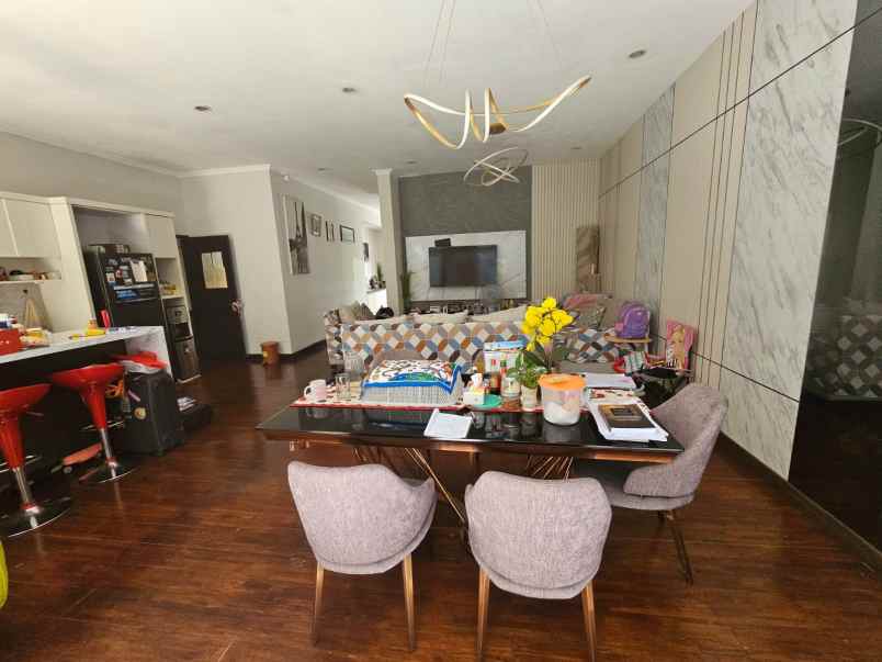 disewakan rumah jalan golf avenue