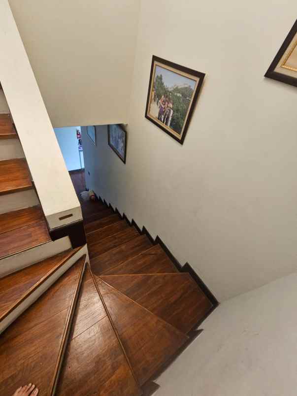 disewakan rumah jalan golf avenue