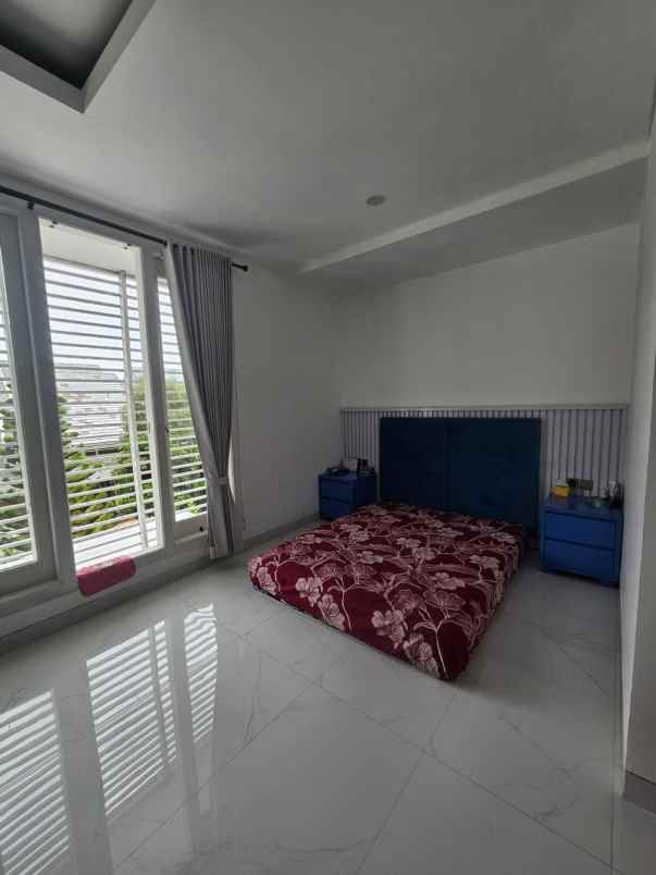 disewakan rumah jalan golf avenue