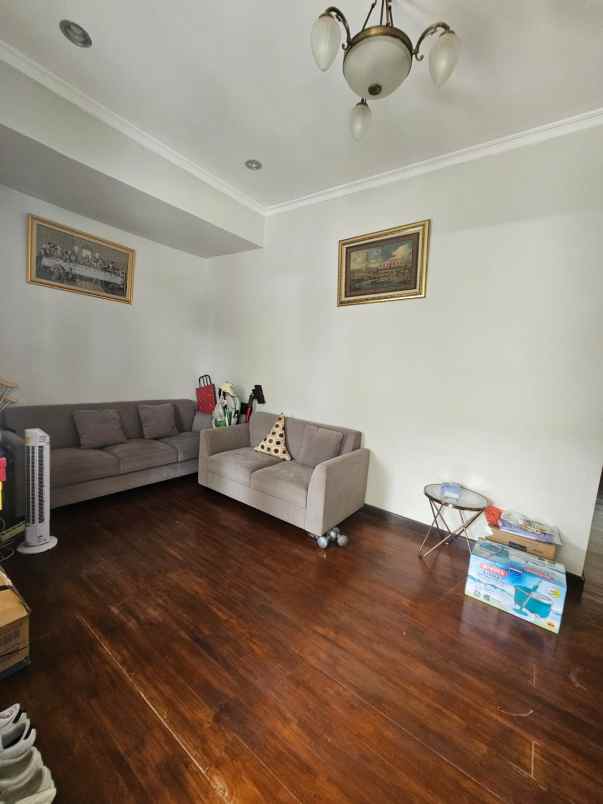 disewakan rumah jalan golf avenue